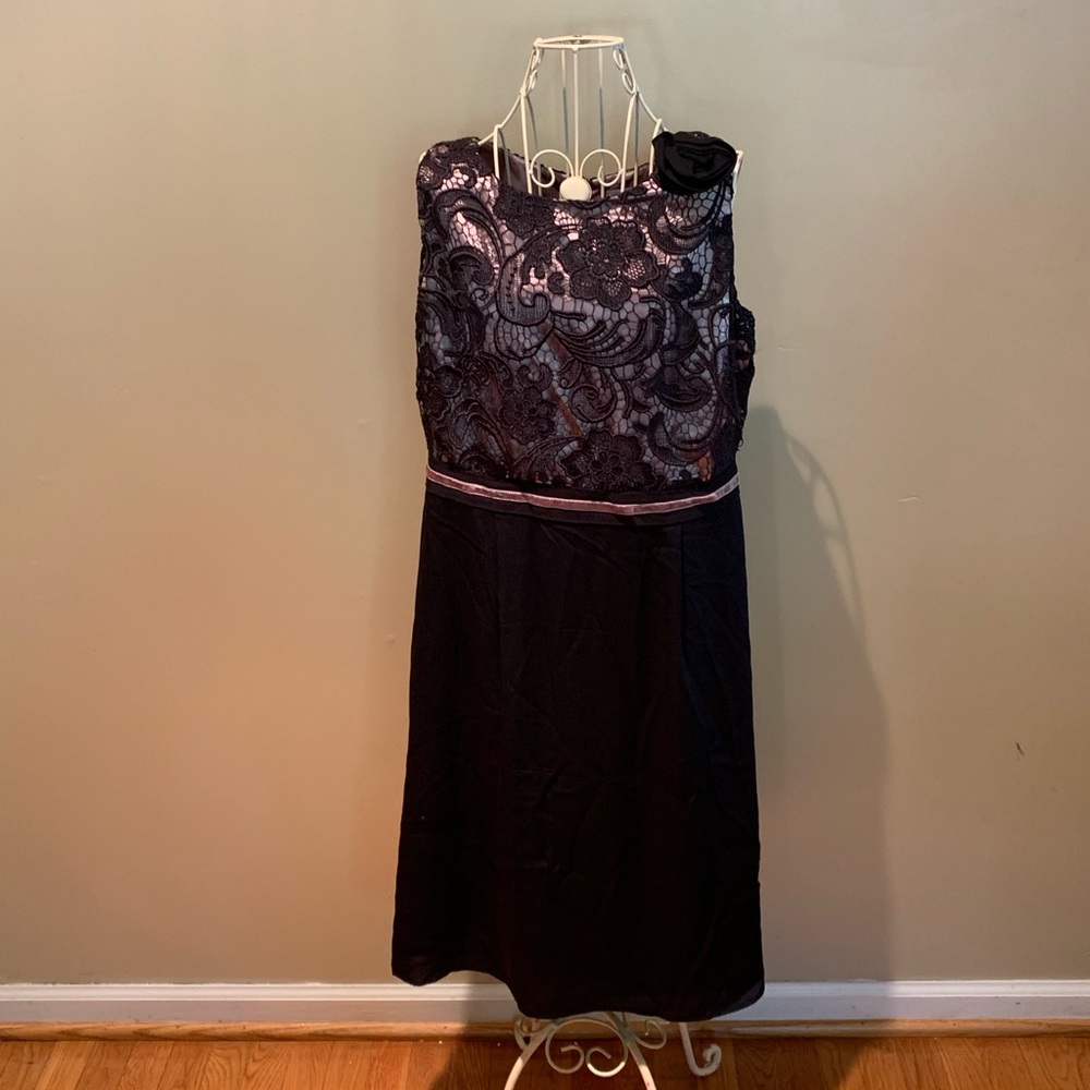 UN DEUX TROIS Silk and Lace Fitted Dress - Size 12